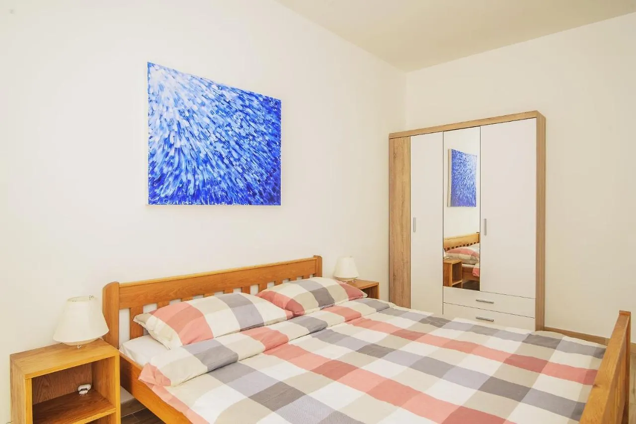 Villa Bua - Beautiful Seafront Apartments Trogir