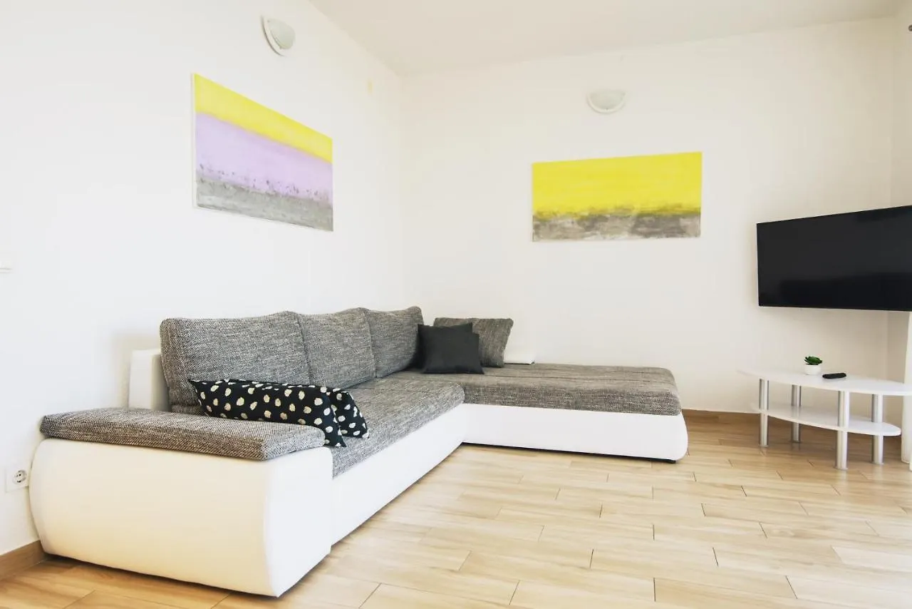 Villa Bua - Beautiful Seafront Apartments Trogir