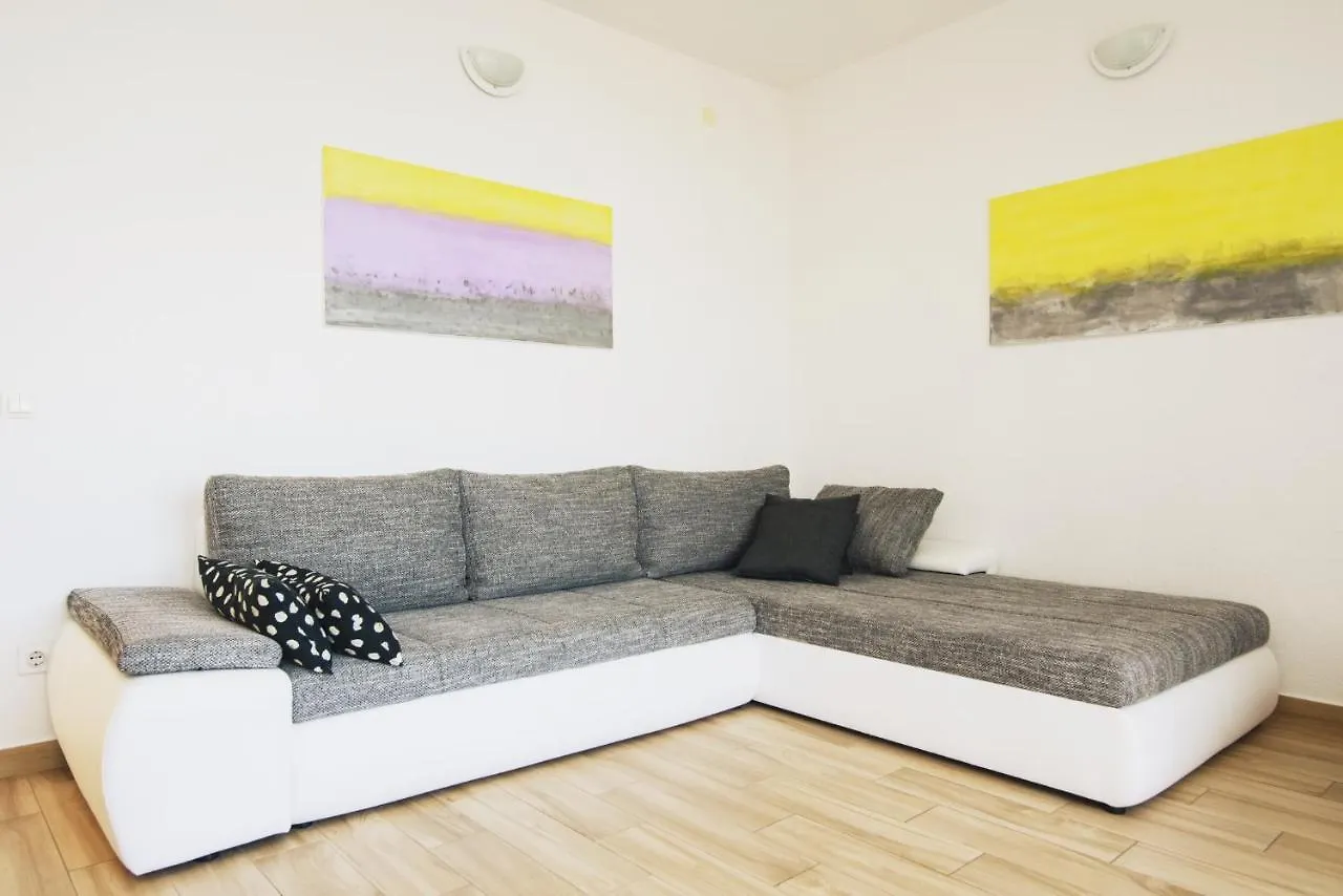 Villa Bua - Beautiful Seafront Apartments Trogir
