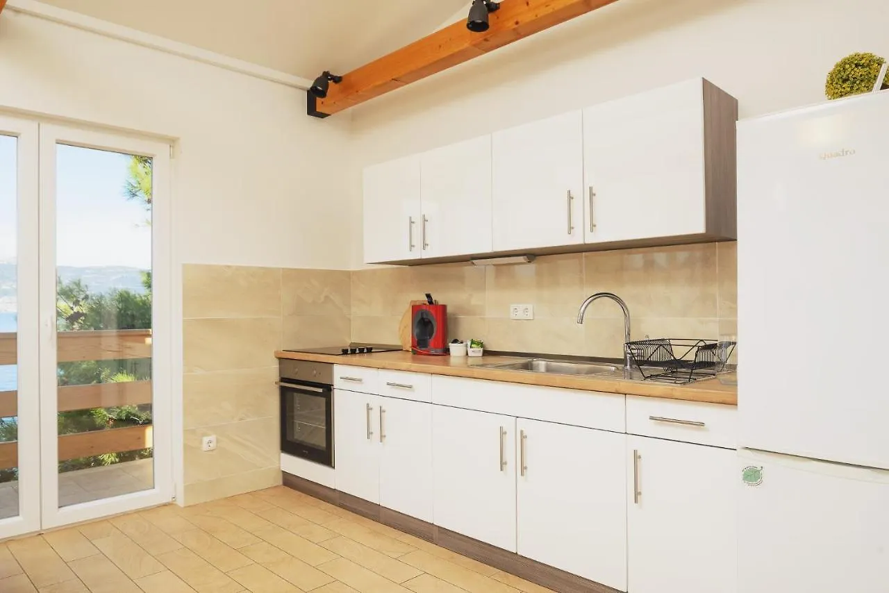 Villa Bua - Beautiful Seafront Apartments Trogir