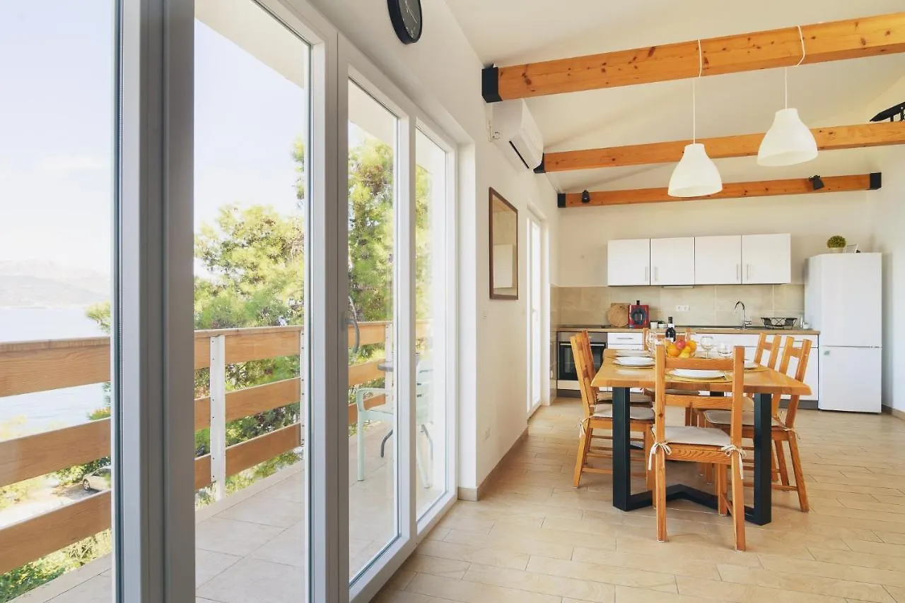 Villa Bua - Beautiful Seafront Apartments Trogir 0*,